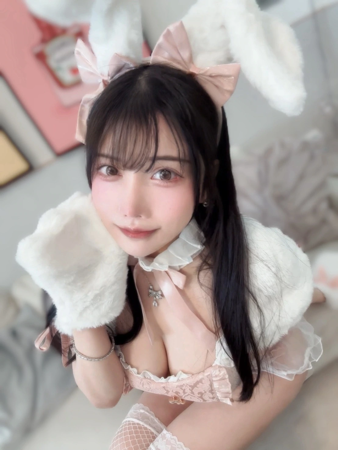 小川あさひ 自撮り写真 ピンク・バニー 1