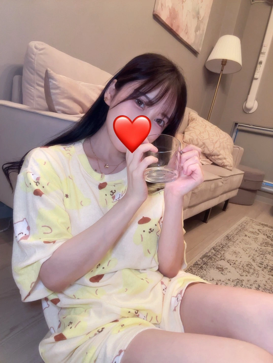 小川あさひ 自撮り写真 イエロー・ルームウェア 1
