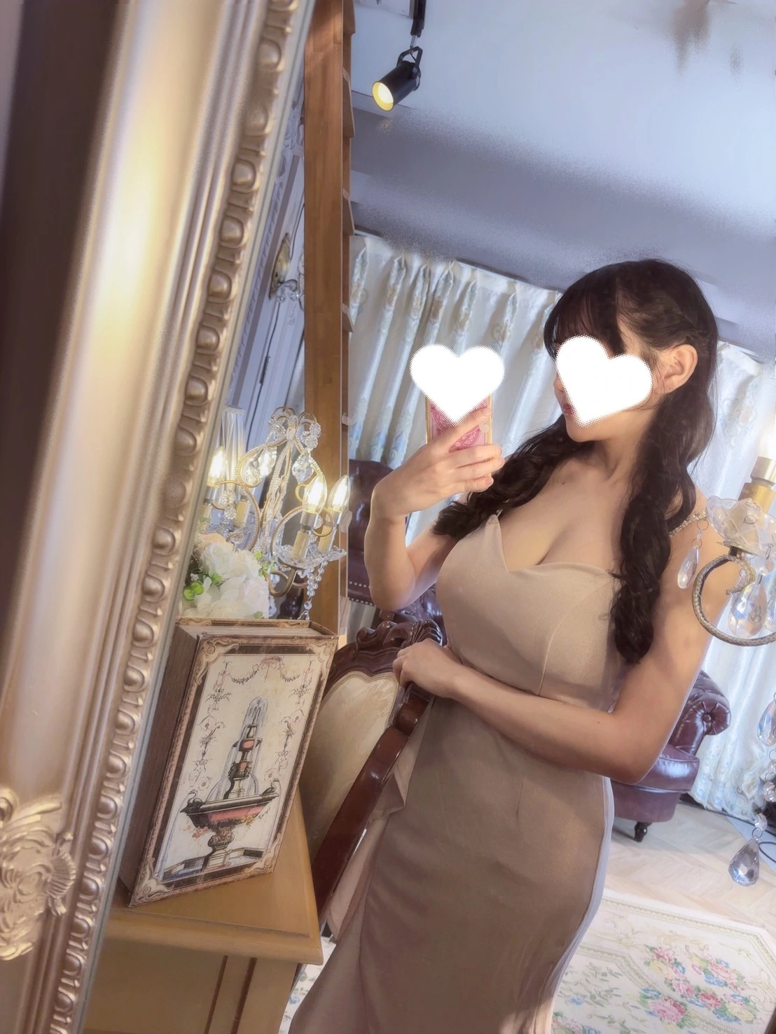小川あさひ 自撮り写真 ベージュ・ビジュードレス 1